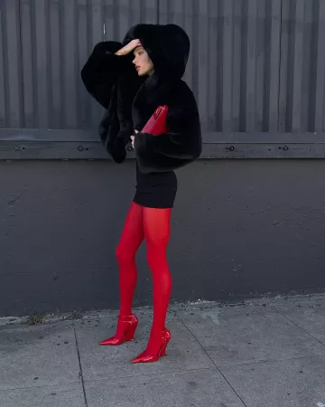 Zapatos de tacón de cuña de charol Ferragamo Vidya X5 usados por Elsa Hosk en su publicación de Instagram el 11 de enero de 2024