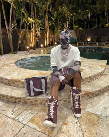 Rick Owens Purple Fur Tall 'Cargobasket' Sneakers portées par Real Boston Richey sur le compte Instagram @realbostonrichey