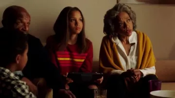 Forever 21 Long Sleeve Crop Top porté par May Grant (Corinne Massiah) dans 9-1-1 (S02E11)