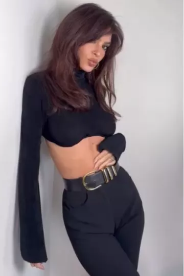 Ceinture en cuir Khaite Bella portée par Emily Ratajkowski dans ses Stories Instagram le 11 janvier 2024