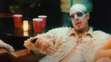 Who Decides War Blue Shredded Denim Jacket usado por Millyz en Millyz - Last Time (Video oficial)