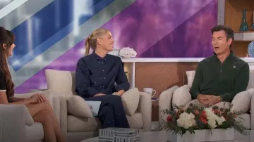 Suéter con cremallera y parche con logotipo de PS Paul Smith usado por Jerry O'Connell como se vio en The Talk el 4 de enero de 2024