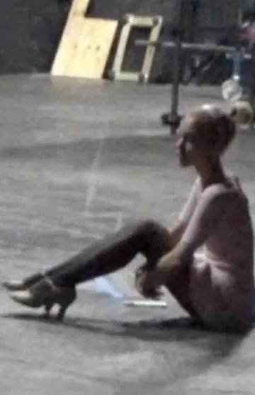 Live The Process Zena Minivestido plisado de punto elástico acanalado usado por Ariana Grande en su publicación de Instagram el 14 de enero de 2024