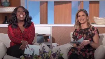 Ted Baker Tiiah Angel Sleeve Peplum Waist Mini Dress usado por Natalie Morales como se vio en The Talk el 9 de enero de 2024