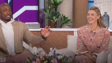 Chaqueta vaquera geométrica Mother The Mountain Drifter usada por Amanda Kloots como se ve en The Talk el 10 de enero de 2024