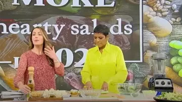 Mini vestido de Ba&sh Grace usado por Kat Ashmore como se ve en Tamron Hall Show el 12 de enero de 2024