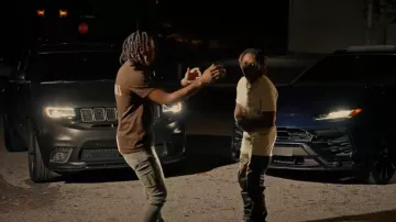 Amiri Brown Puff Logo T Shirt porté par Boss Top en Jackboy - IDK (Official Video) (feat. Boss Top)