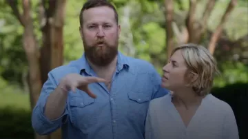 American Eagle Party Cover Up usado por Erin Napier como se ve en Home Town (S08E02)