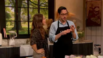Camisa de Celine Romy usada por Drew Barrymore como se ve en The Drew Barrymore Show el 10 de enero de 2024