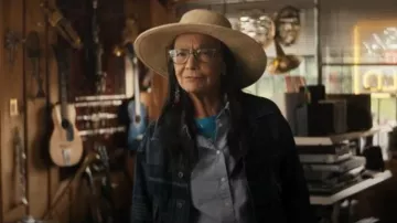 Levi Veste trucker surdimensionnée Type Ii portée par Chula (Tantoo Cardinal) comme on le voit dans Echo (S01E05)