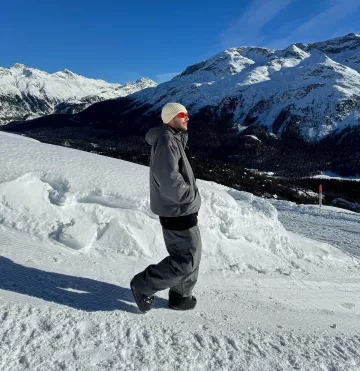 Pantalones de esquí cargo Balenciaga Dark Grey '3B Sports Icon' usados por Theo Hernández en la cuenta de Instagram @theo3hernandez