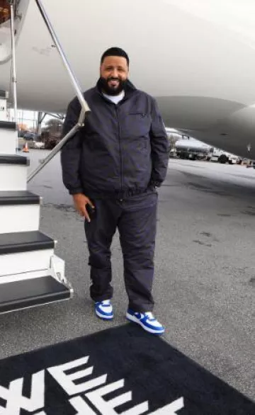 Louis Vuitton Navy & Brown Damier Pop Track Jacket usado por DJ Khaled en la cuenta de Instagram @djkhaled