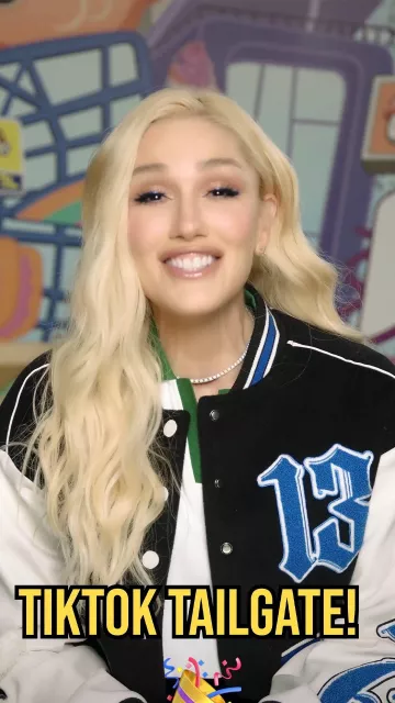 13Demarzo Vintage Short Baseball Jacket Caviar Prix normal porté par Gwen Stefani sur son Instagram le 12 janvier 2024