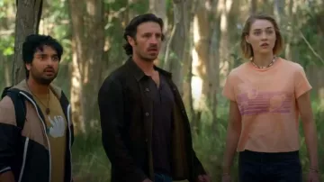 Re/done Spaced Out Graph­ic Tee worn by Izzy Harris (Zyra Gorecki) as seen in La Brea (S03E01)