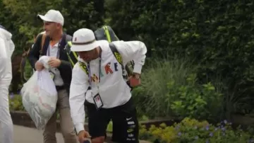 Nike Her­itage Ten­nis Buck­et Hat worn by Carlos Alcaraz as seen in Break Point (S02E02)