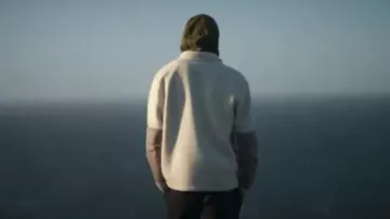 Nike Grey Sherpa Jacket In Light Bone/moon Foss worn by Holger Rune as seen in Break Point (S02E02)