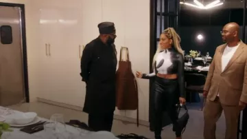 Top corto con estampado corporal de Balmain usado por Toya Bush-Harris como se ve en Casados con la medicina (T10E09)