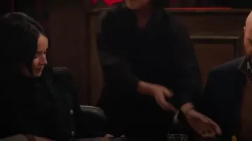 Blazer de tweed de Kaya de Generation Love usado por Julia Mariano (Abigail Spencer) como se ve en Extended Family (T01E04)