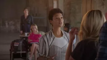 Chemise de combinaison théorique portée par Nora dans Good Trouble (S05E13)