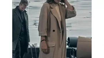 Gabardina de lana para mujer de Roscoe Conklin (sin acreditar) (Willa Fitzgerald) en Reacher - Prime Premiere