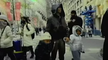 Rick Owens Blouson aviateur en cuir noir, marron et violet porté par Lil Baby dans Lil Baby - Crazy