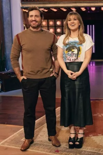 Gucci Malaga Kid Keyla Platform Slingback Sandals worn by Kelly Clarkson at The Kelly Clarkson Show 5.55 on January 17, 2024