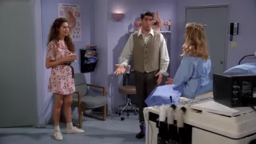 Allegra K Vestido Floral de Manga Cortausado por Susan Bunch (Jessica Hecht) en Friends (S01E02)