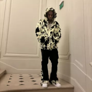 Bluemarble Black Denim & Cow Fur Trim Jeans usados por Rich the Kid en la cuenta de Instagram @richthekid