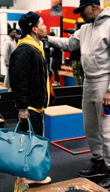 Sac Hermès en jean bleu vif 'Birkin Voyage 50' porté par Gervonta Davis sur le compte Instagram @gervontaa