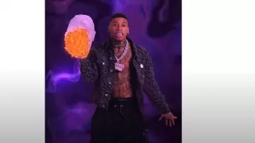 Pantalones de chándal Bape Black 'Sport Monogram' Jogger usados por NLE Choppa en NLE Choppa - Smokin On Them (Video musical oficial)