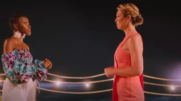 Mono Halston Juli en crepé elástico usado por Brooke Baldwin como se ve en The Trust: A Game of Greed (T01E03)