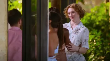 Camisa de algodón H&M Regular Fit usada por Bryce Lee como se ve en The Trust: A Game of Greed (T01E03)