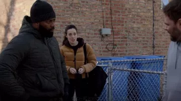 Boss Padded Hood­ed Jack­et worn by Kevin Atwater (Laroyce Hawkins) as seen in Chicago P.D. (S11E01)