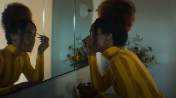 Pull à col roulé rayé Zimmermann Concert porté par Sloane (DeWanda Wise) dans Three Women (S01E06)