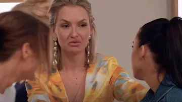 Nasty Gal Sleeve Shirt worn by Jessica Almenäs as seen in Love Is Blind: Sweden (S01E01)