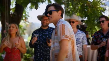 Boohooman Cream Boxy Viscose Bandana Revere Shirt porté par Tom Sandoval comme on le voit dans Vanderpump Rules (S10E08)