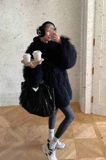 Lululemon Wunder Train High Rise Tight 25 worn by Leonie Hanne on her Instagram Story on January 18, 2024