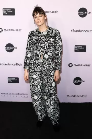 Mocassins CC en cuir de veau brillant en métal portés par Kristen Stewart au Festival du film de Sundance 2024 le 18 janvier 2024