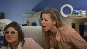 Ensemble chemise et pantalon Forever 21 porté par Ariana Madix comme on le voit dans Vanderpump Rules (S10E10)