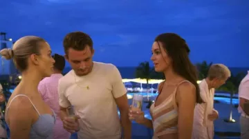 Robe d’Avery d’état autel portée par Ally Lewber comme on le voit dans Vanderpump Rules (S10E10)