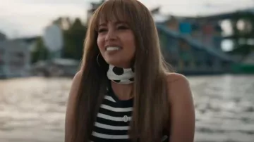 Camiseta sin mangas Maje Racerback usada por Max Mitchell (Vanessa Morgan) como se ve en Wild Cards (S01E02)