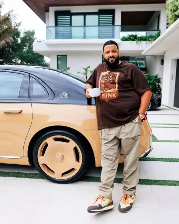 Patek Philippe Or rose et alligator brun 'Nautilus' (5980R) portée par DJ Khaled sur le compte Instagram @djkhaled