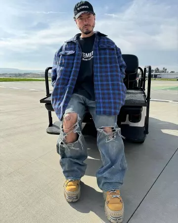 Vetements Black 'Limited Edition' T-Shirt worn by J Balvin on the Instagram account @jbalvin