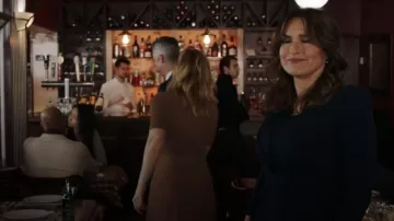 Giorgio armani Jer­sey Sheath Dress worn by Olivia Benson (Mariska Hargitay) as seen in Law & Order: Special Victims Unit (S25E01)