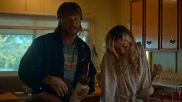 Motu Master Of The Universe T-Shirt porté par Lyle Orlik (Travis Fimmel) comme on le voit dans l’univers de Boy Swallows