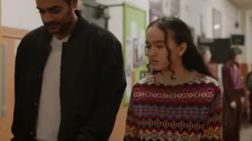 Max Mara Ro­ton­do Jacquard Sweater worn by Amira Hamed (Sirena Gulamgaus) as seen in Transplant (S04E10)