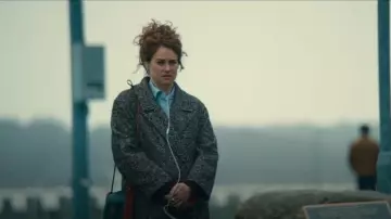No. 6 Warren Oversized Removeable Fur Collar Herrinbone Coat worn by Gia (Shailene Woodley) as seen in Three Women (S01E09)