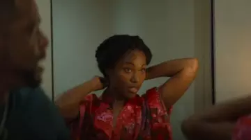 Josie Natori Im­pe­r­i­al Silk Robe worn by Sloane (DeWanda Wise) as seen in Three Women (S01E09)