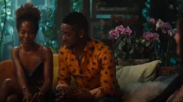 Camisa de algodón con estampado floral de Paul Smith usada por Richard (Blair Underwood) como se ve en Tres mujeres (T01E09)