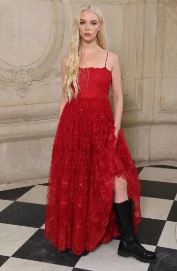 Botte Dior Diorebel portée par Anya Taylor-Joy au défilé Dior Haute Couture Paris le 22 janvier 2024